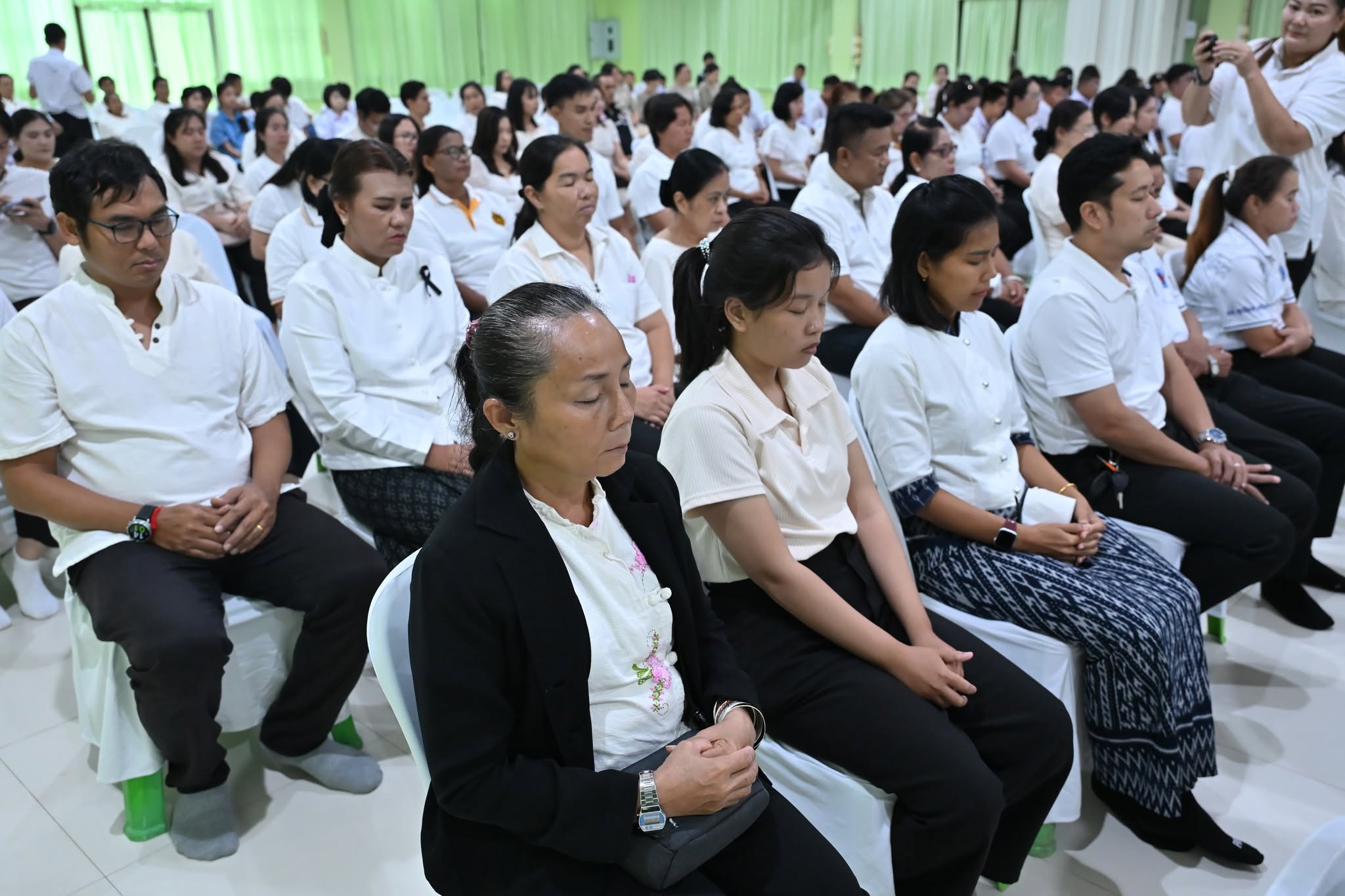 title - ส.ป.ก.นครปฐม เข้าร่วมพิธีเจริญพระพุทธมนต์ เจริญจิตตภาวนา เพื่อถวายเป็นพระราชกุศล เนื่องในวันคล้ายวันพระราชสมภพ สมเด็จพระนางเจ้าสิริกิติ์ พระบรมราชินีนาถ พระบรมราชชนนีพันปีหลวง “รวมพลังสร้างสัปปายะสู่วัดด้วยวิถี 5 ส” ตามโครงการวัด ประชา รัฐ สร้างสุข